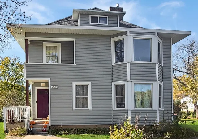 Photo 1 of Single family home for sale at 204 Fremont St S, Lake Benton, MN 56149 | MLS# 7163325 | Listing updated on 2026-10-23