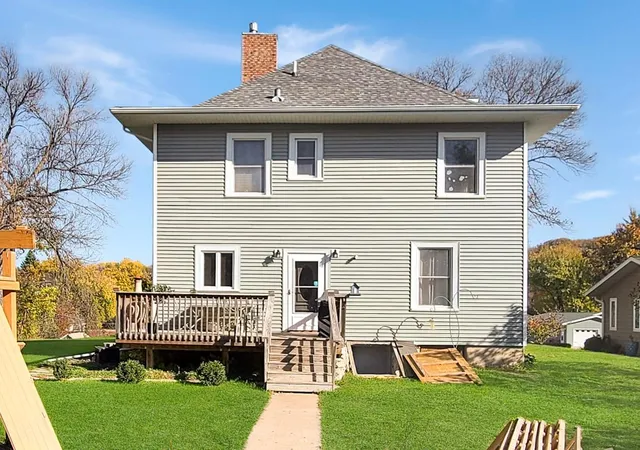 Photo 3 of Single family home for sale at 204 Fremont St S, Lake Benton, MN 56149 | MLS# 7163325 | Listing updated on 2026-10-23