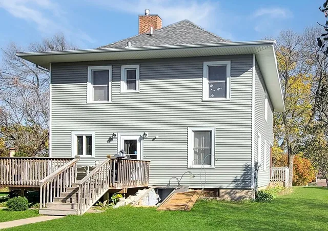 Photo 3 of Single family home for sale at 204 Fremont St S, Lake Benton, MN 56149 | MLS# 7163325 | Listing updated on 2026-10-23