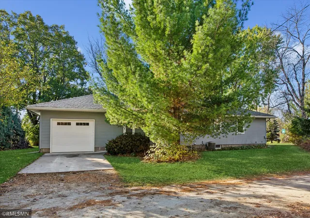 Photo 2 of Single family home for sale at 924 Main St W, Cannon Falls, MN 55009 | MLS# 7163366 | Listing updated on 2026-10-24