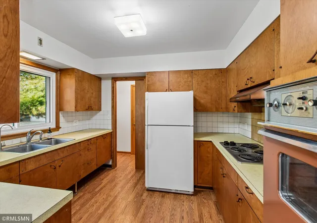 Photo 4 of Single family home for sale at 924 Main St W, Cannon Falls, MN 55009 | MLS# 7163366 | Listing updated on 2026-10-24