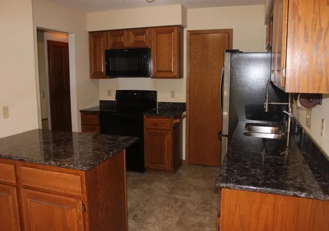 Photo 2 of Condo for sale at 1913 Fox Ridge Dr #B, Saint Paul, MN 55118 | MLS# 7163369 | Listing updated on 2026-10-23