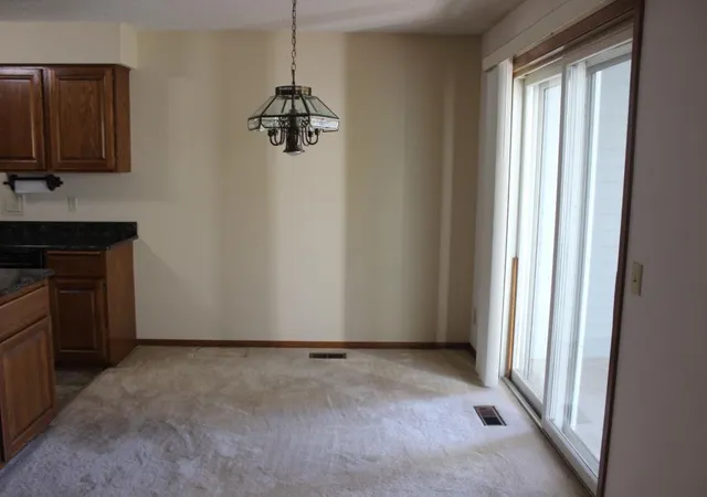 Photo 4 of Condo for sale at 1913 Fox Ridge Dr #B, Saint Paul, MN 55118 | MLS# 7163369 | Listing updated on 2026-10-23