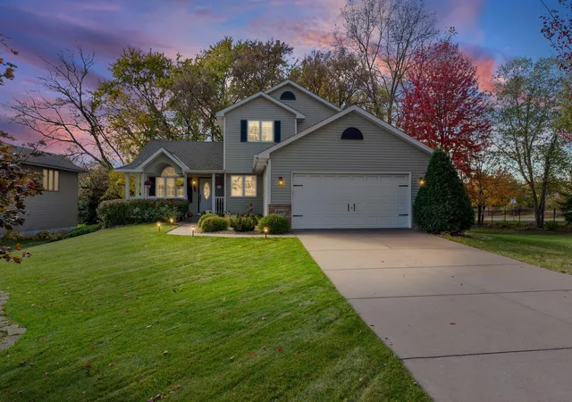 Single family home for sale at 200 Pendryn Hl Curv, Saint Paul, MN 55125 | MLS# 7163383