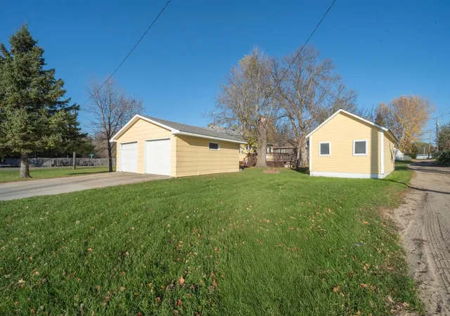 Photo 4 of Single family home for sale at 313 4th Street NW, Bertha, MN 56437 | MLS# 7163384 | Listing updated on 2026-10-23