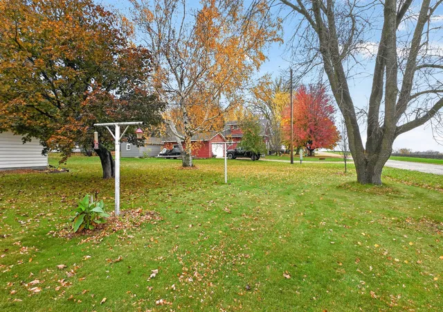 Photo 4 of Single family home for sale at 204 Aurora Ave, Lowry, MN 56349 | MLS# 7163405 | Listing updated on 2026-10-29