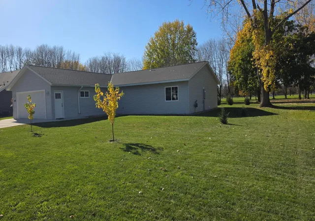 Photo 2 of Single family home for sale at 409 S 19 Street, Montevideo, MN 56265 | MLS# 7163476 | Listing updated on 2026-10-22