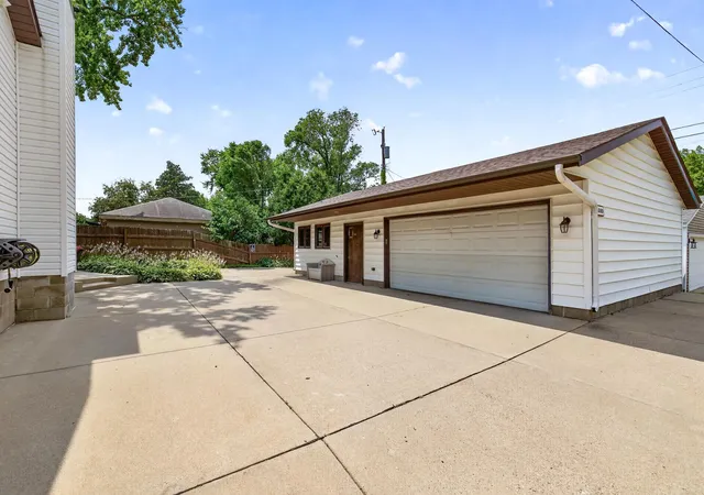Photo 2 of Single family home for sale at 7000 4th Avenue S, Richfield, MN 55423 | MLS# 7163530 | Listing updated on 2026-10-28