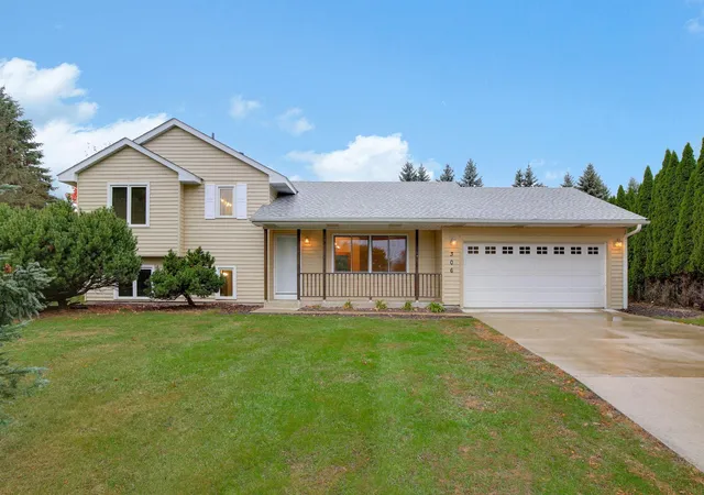 Photo 3 of Single family home for sale at 306 71st Street N, Saint Paul, MN 55115 | MLS# 7163547 | Listing updated on 2026-10-28