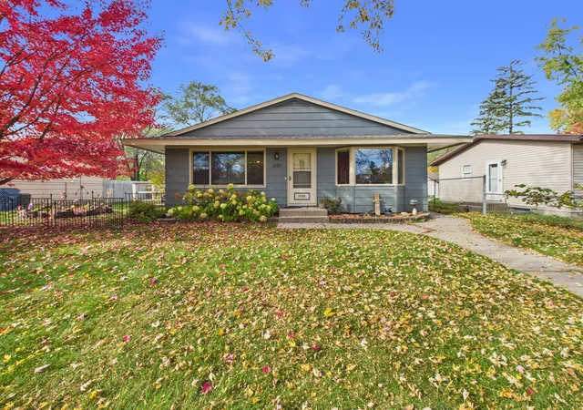 Photo 3 of Single family home for sale at 1131 34th Avenue N, Saint Cloud, MN 56303 | MLS# 7163564 | Listing updated on 2026-10-29