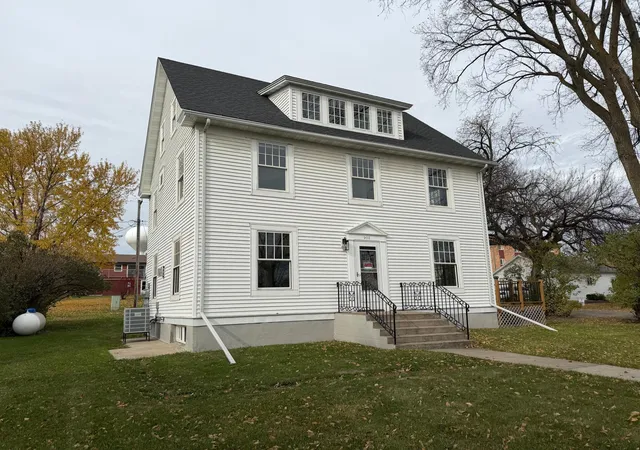 Photo 1 of Single family home for sale at 902 Ash St, Lisbon, ND 58054 | MLS# 7163571 | Listing updated on 2026-10-29