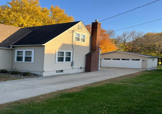 Photo 2 of Single family home for sale at 125 Lake St W, Norwood Young America, MN 55368 | MLS# 7163575 | Listing updated on 2026-10-22