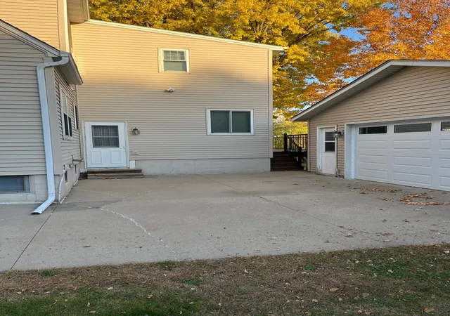 Photo 3 of Single family home for sale at 125 Lake St W, Norwood Young America, MN 55368 | MLS# 7163575 | Listing updated on 2026-10-22
