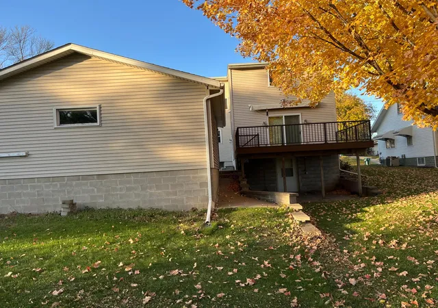 Photo 4 of Single family home for sale at 125 Lake St W, Norwood Young America, MN 55368 | MLS# 7163575 | Listing updated on 2026-10-22