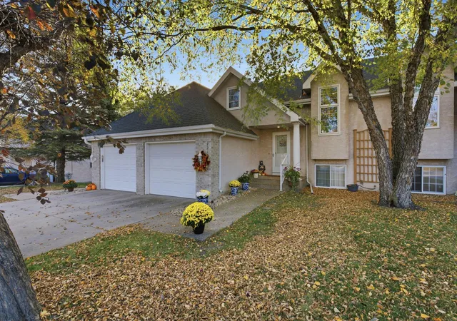 Photo 1 of Single family home for sale at 2215 10th Avenue Se, Willmar, MN 56201 | MLS# 7163590 | Listing updated on 2026-10-22