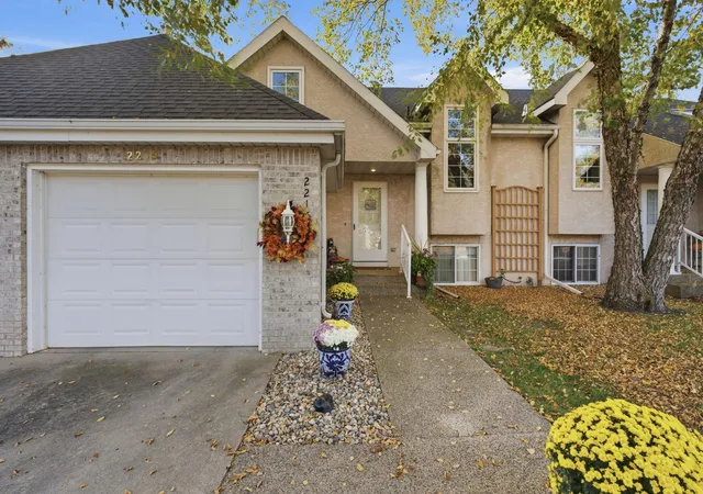 Photo 2 of Single family home for sale at 2215 10th Avenue Se, Willmar, MN 56201 | MLS# 7163590 | Listing updated on 2026-10-22