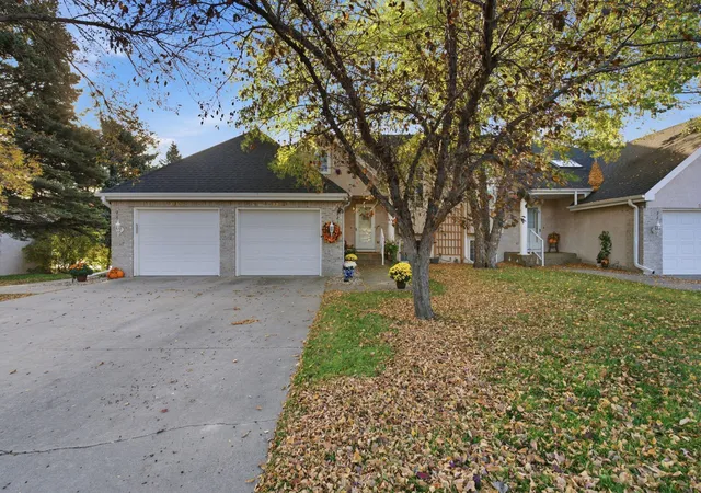 Photo 3 of Single family home for sale at 2215 10th Avenue Se, Willmar, MN 56201 | MLS# 7163590 | Listing updated on 2026-10-22