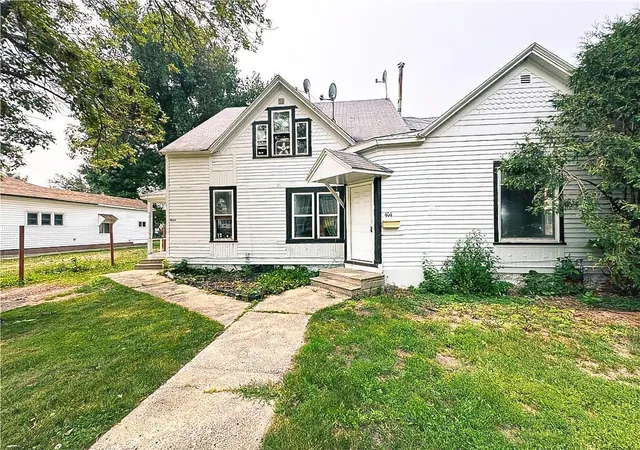 Photo 1 of Single family home for sale at 404 S Main St, Austin, MN 55912 | MLS# 7163616 | Listing updated on 2026-10-23