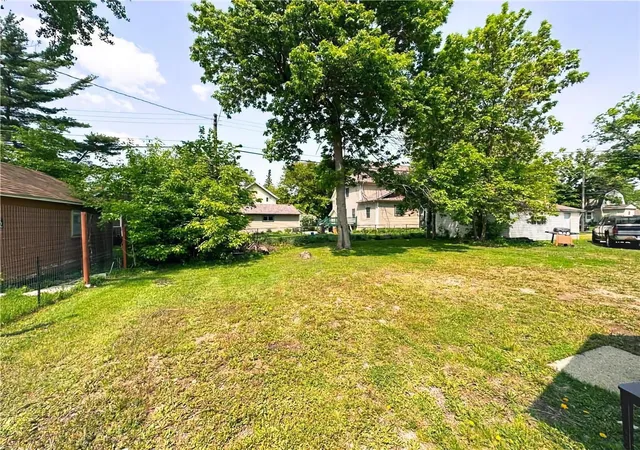 Photo 3 of Single family home for sale at 404 S Main St, Austin, MN 55912 | MLS# 7163616 | Listing updated on 2026-10-23