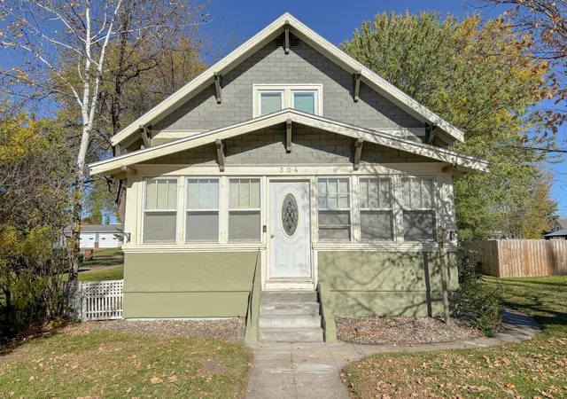 Photo 1 of Single family home for sale at 304 W Main Ave, Frazee, MN 56544 | MLS# 7163625 | Listing updated on 2026-10-23