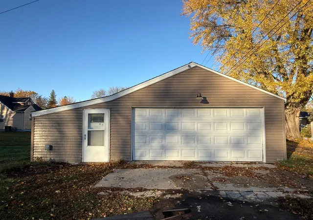 Photo 2 of Single family home for sale at 1227 14th Street E, Glencoe, MN 55336 | MLS# 7163630 | Listing updated on 2026-10-30
