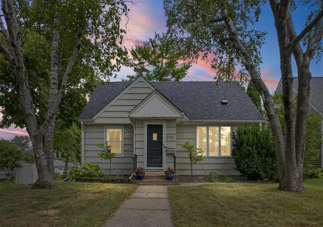 Photo 3 of Single family home for sale at 5701 Vincent Ave S, Minneapolis, MN 55410 | MLS# 7163657 | Listing updated on 2026-10-23