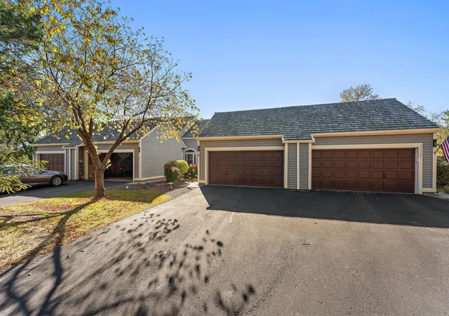 Photo 4 of Single family home for sale at 11113 Hyland Ter, Eden Prairie, MN 55344 | MLS# 7163670 | Listing updated on 2026-10-22