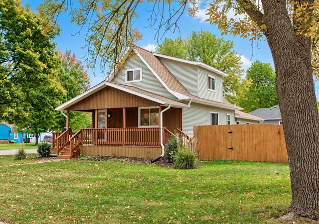 Photo 3 of Single family home for sale at 272 Elm St, Tracy, MN 56175 | MLS# 7163692 | Listing updated on 2026-10-23