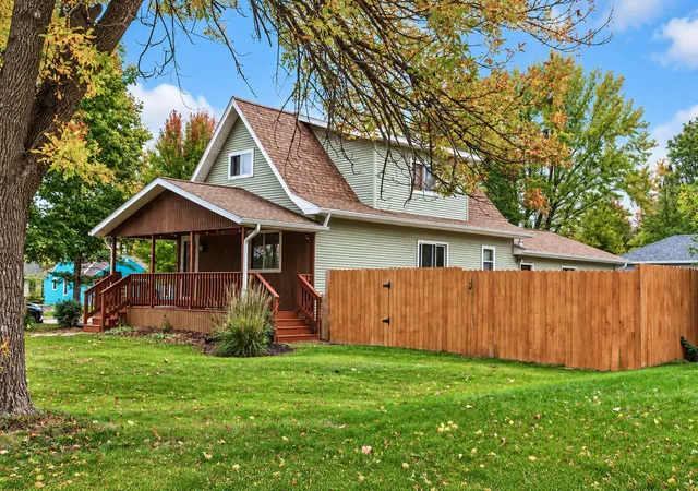 Photo 3 of Single family home for sale at 272 Elm St, Tracy, MN 56175 | MLS# 7163692 | Listing updated on 2026-10-23