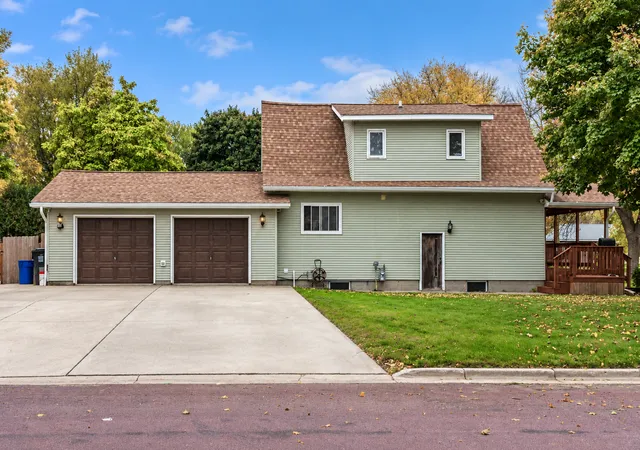 Photo 4 of Single family home for sale at 272 Elm St, Tracy, MN 56175 | MLS# 7163692 | Listing updated on 2026-10-23