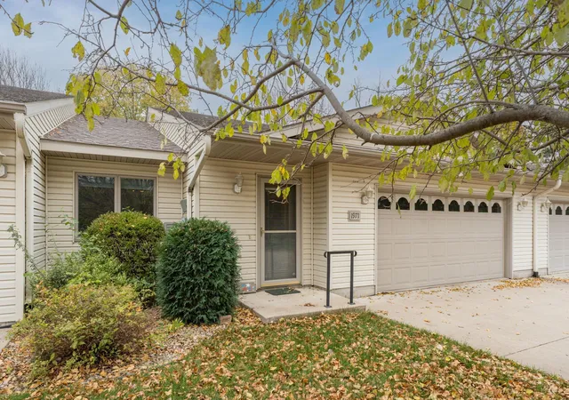 Photo 2 of Single family home for sale at 1971 E Welco Dr, Saint Peter, MN 56082 | MLS# 7163696 | Listing updated on 2026-10-23