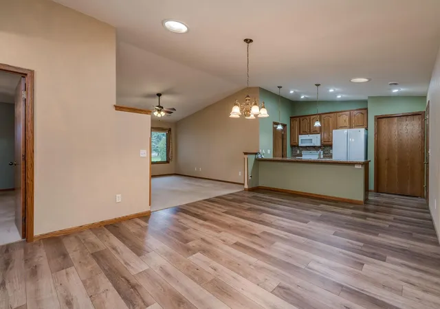 Photo 4 of Single family home for sale at 1971 E Welco Dr, Saint Peter, MN 56082 | MLS# 7163696 | Listing updated on 2026-10-23