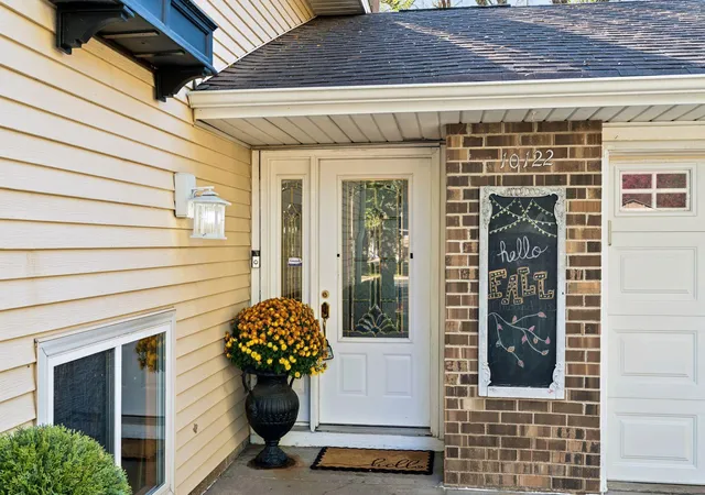Photo 3 of Single family home for sale at 10122 Utah Cir, Minneapolis, MN 55438 | MLS# 7163700 | Listing updated on 2026-10-28