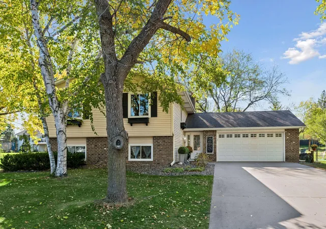 Photo 3 of Single family home for sale at 10122 Utah Cir, Minneapolis, MN 55438 | MLS# 7163700 | Listing updated on 2026-10-28