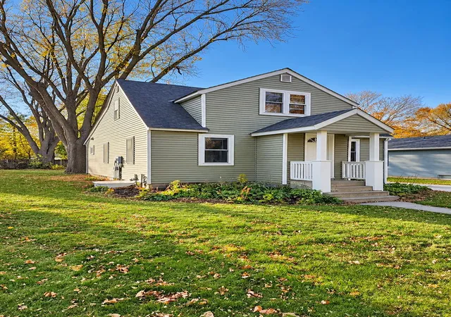 Photo 2 of Single family home for sale at 714 9th Street Sw, Willmar, MN 56201 | MLS# 7163701 | Listing updated on 2026-10-23