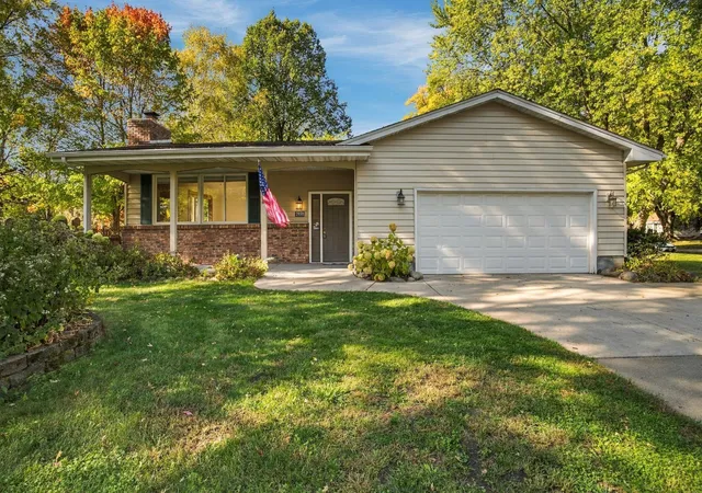Photo 1 of Single family home for sale at 2430 Floral Dr, White Bear Lake, MN 55110 | MLS# 7163712 | Listing updated on 2026-10-24