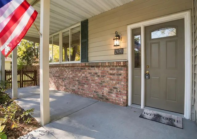 Photo 4 of Single family home for sale at 2430 Floral Dr, White Bear Lake, MN 55110 | MLS# 7163712 | Listing updated on 2026-10-24