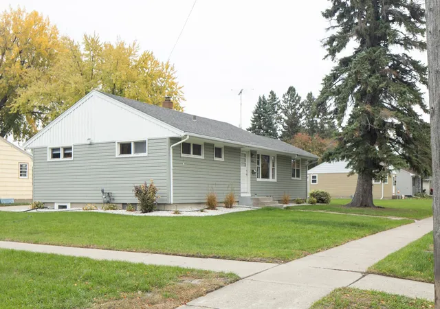 Photo 3 of Single family home for sale at 1604 3rd Street S, Moorhead, MN 56560 | MLS# 7163745 | Listing updated on 2026-10-23