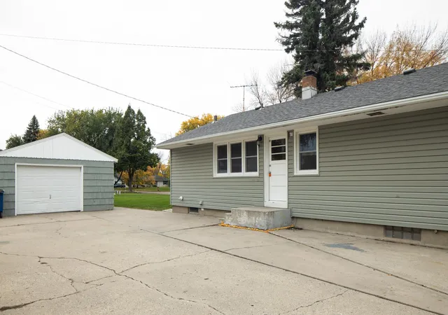 Photo 4 of Single family home for sale at 1604 3rd Street S, Moorhead, MN 56560 | MLS# 7163745 | Listing updated on 2026-10-23