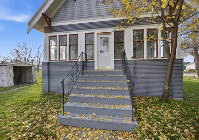 Photo 3 of Sale Pending at 319 1st Avenue Sw, Hillsboro, ND 58045 | MLS# 7163748 | Listing updated on 2026-10-29