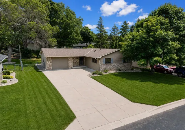 Photo 1 of Single family home for sale at 1381 Woodhill Dr, Saint Paul, MN 55125 | MLS# 7163785 | Listing updated on 2026-10-23