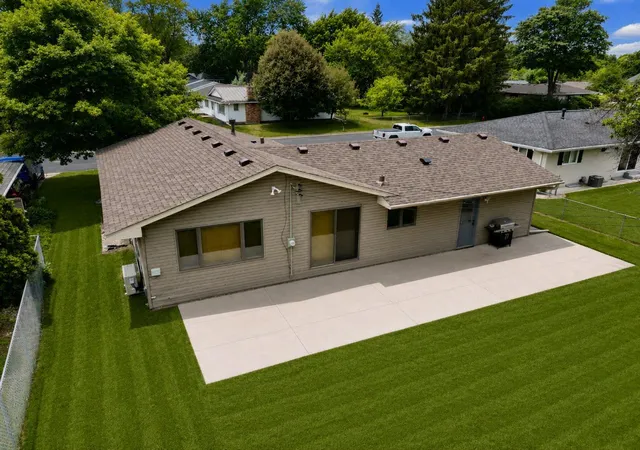 Photo 2 of Single family home for sale at 1381 Woodhill Dr, Saint Paul, MN 55125 | MLS# 7163785 | Listing updated on 2026-10-23