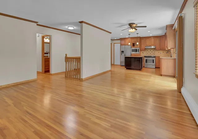 Photo 3 of Single family home for sale at 1381 Woodhill Dr, Saint Paul, MN 55125 | MLS# 7163785 | Listing updated on 2026-10-23