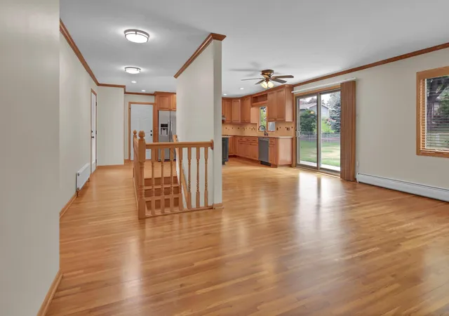 Photo 4 of Single family home for sale at 1381 Woodhill Dr, Saint Paul, MN 55125 | MLS# 7163785 | Listing updated on 2026-10-23