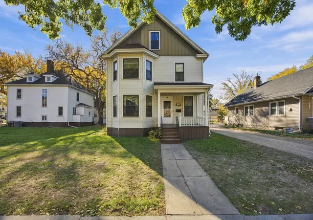 Photo 1 of Sale Pending at 910 5th Avenue S, Fargo, ND 58103 | MLS# 7163801 | Listing updated on 2026-10-27