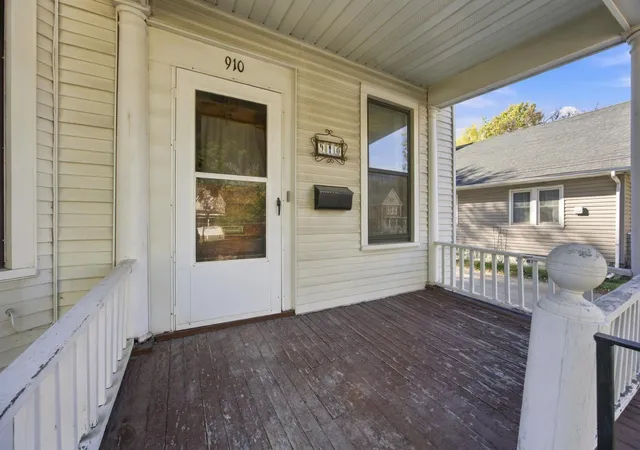 Photo 3 of Sale Pending at 910 5th Avenue S, Fargo, ND 58103 | MLS# 7163801 | Listing updated on 2026-10-27