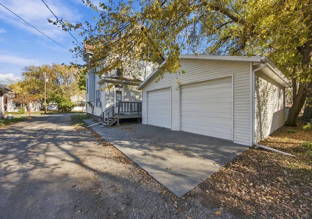 Photo 4 of Sale Pending at 910 5th Avenue S, Fargo, ND 58103 | MLS# 7163801 | Listing updated on 2026-10-27