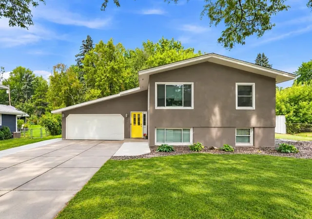 Photo 3 of Single family home for sale at 933 Is Lake Ave, Saint Paul, MN 55126 | MLS# 7163820 | Listing updated on 2026-10-29