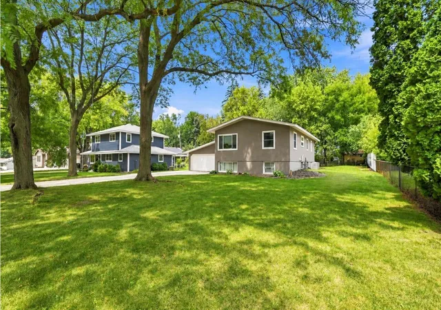 Photo 3 of Single family home for sale at 933 Is Lake Ave, Saint Paul, MN 55126 | MLS# 7163820 | Listing updated on 2026-10-29