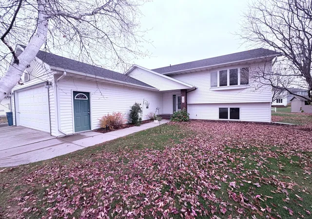 Photo 1 of Single family home for sale at 1415 Mendenhall Ave, Breckenridge, MN 56520 | MLS# 7163857 | Listing updated on 2026-10-27